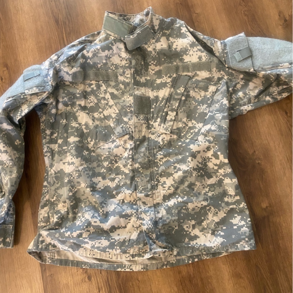 US Army Vintage Digi Camo Combat Jacket small short